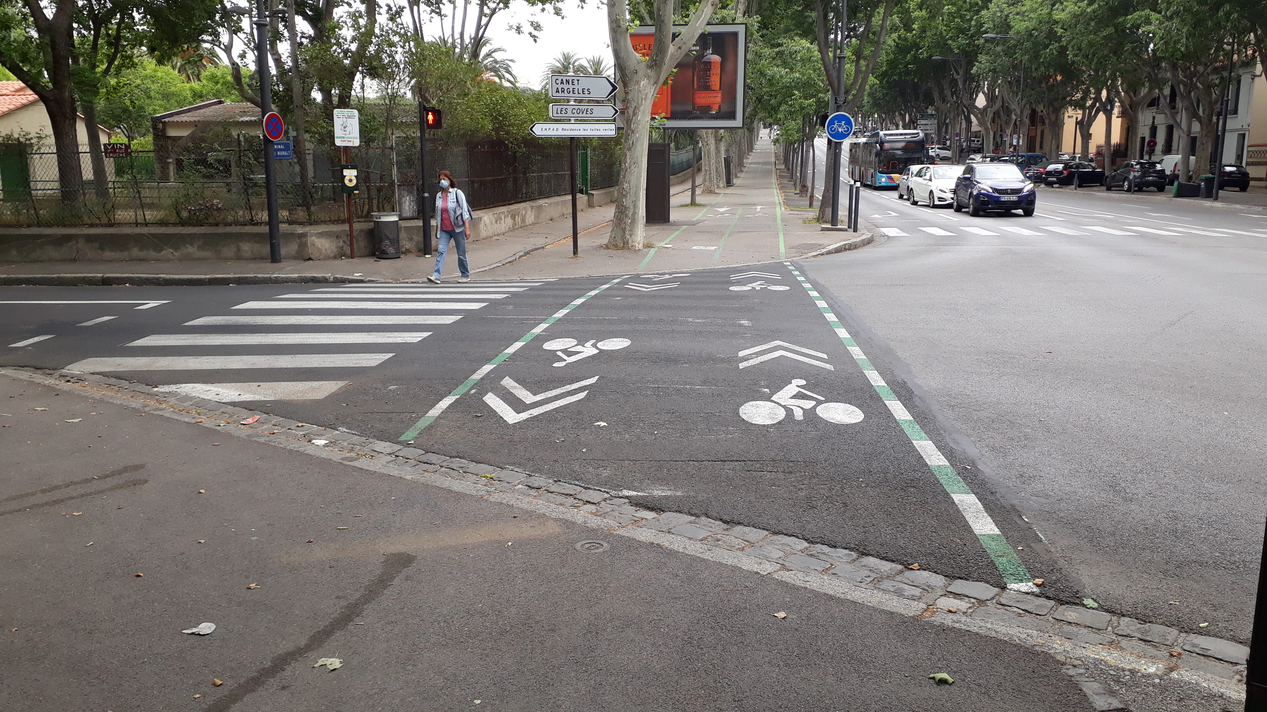 Repeinturage cyclable du croisement Bourrat-Manalt le 31 mai 2021 un aménagement, deux analyses