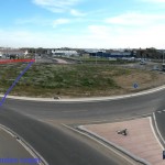 En rouge, on voit le détour provoqué par la construction de cet énorme rond point, qui fait disparaître l'ancienne liaison bien plus directe, en violet.