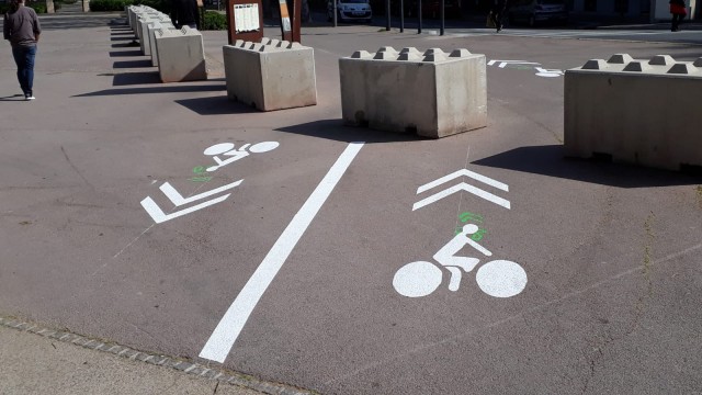 Un passage peu confortable pour les cyclistes... Un passage peu confortable pour les cyclistes...